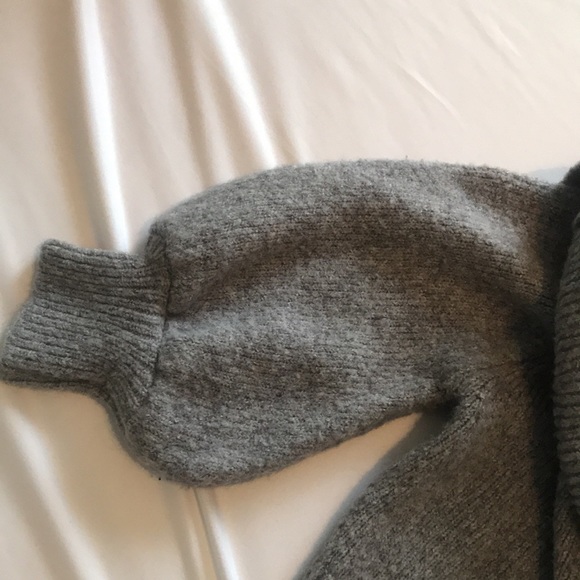 🌻 Grey Cropped Cowl Neck Sweater - Picture 2 of 5